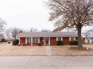 1802 Navajo Pl, Enid, OK 73703