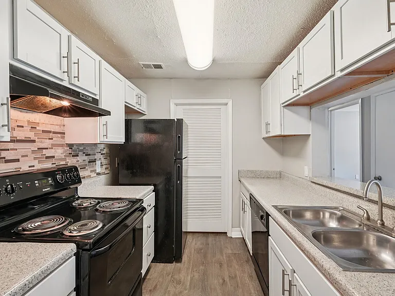 Polo Club Apartments — Photo 19