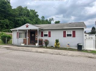 129 134th St, Chesapeake, WV 25315