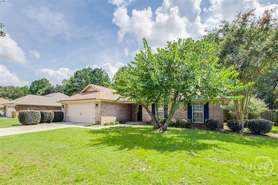 4 bed, 2.0 bath, 1939 sqft, $2,550 — Photo 3