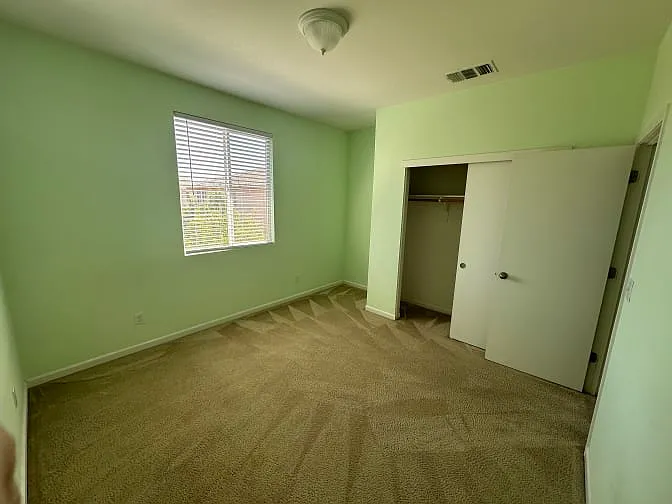4 bed, 2034 sqft, $925 — Photo 4