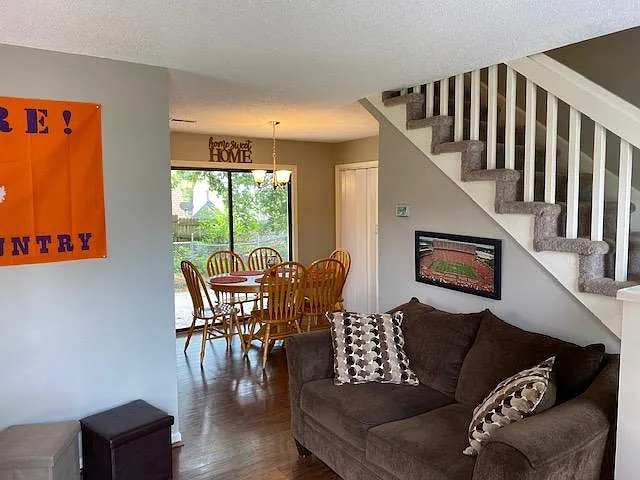 103 Wyeth Ln — Photo 5