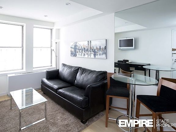 3rd image of 150 W 51st St APT 1431