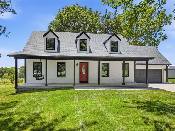 40107 E Lorenze Rd, Lone Jack, MO 64070