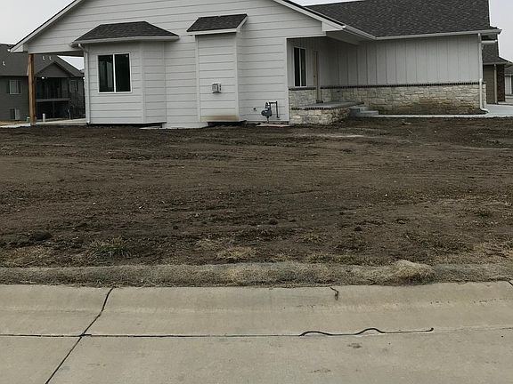Corner Lot - Side View
