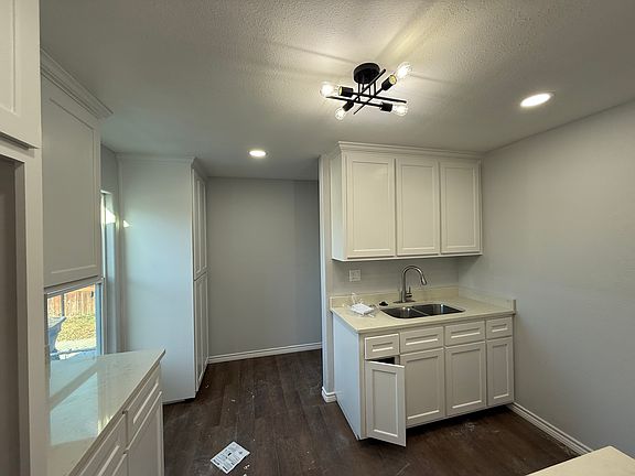 3rd image of 3738 Bertram St