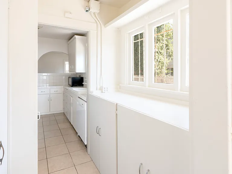 1014 N Gardner St #1015 — Photo 45