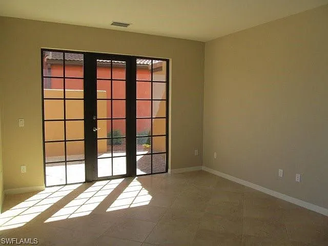 2 bed, 2.5 bath, 1697 sqft, $2,600 — Photo 2
