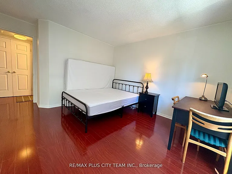 7 Carlton St #401 — Photo 8