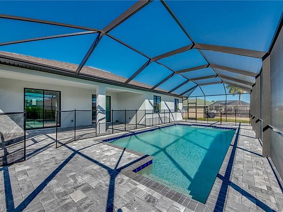 5th image of 2545 SW 24th Ct