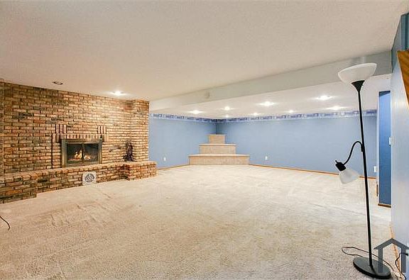 5th image of 9848 Crestwood Ter