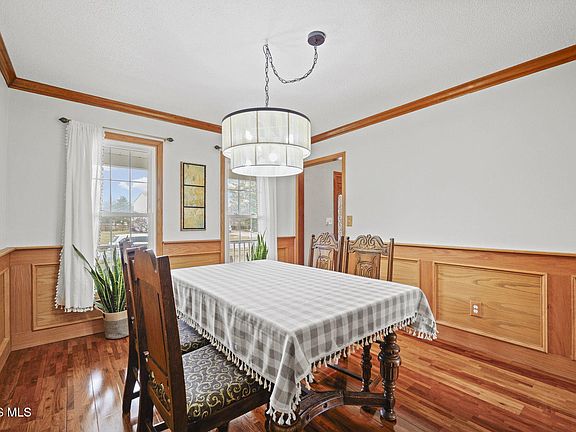 4th image of 575 Rutledge Ct