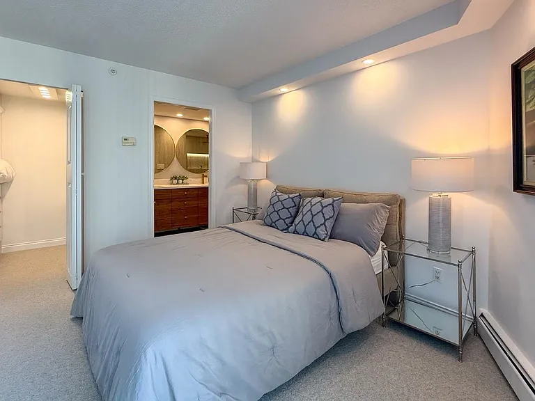 1383 Marinaside Cres #1702 — Photo 36