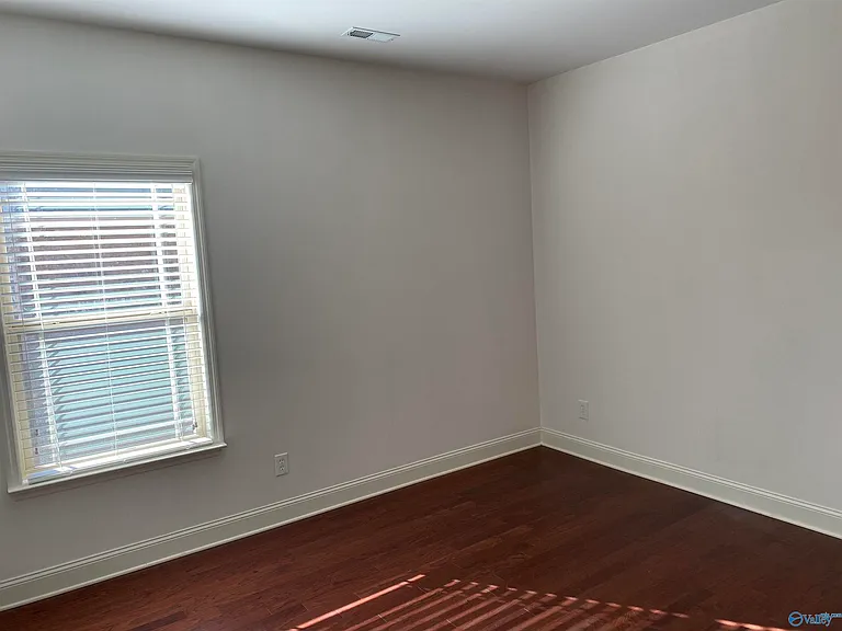 3015 Hampstead Dr SE — Photo 11