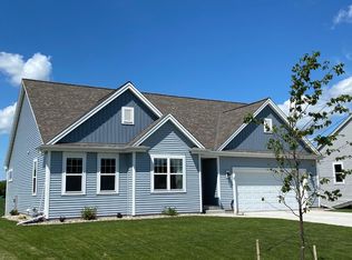 1472 Walnut Ct, Hartford, WI 53027