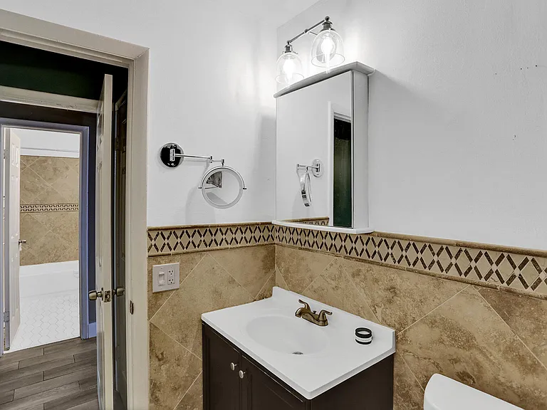 600 NE 7th Ave #8 — Photo 15