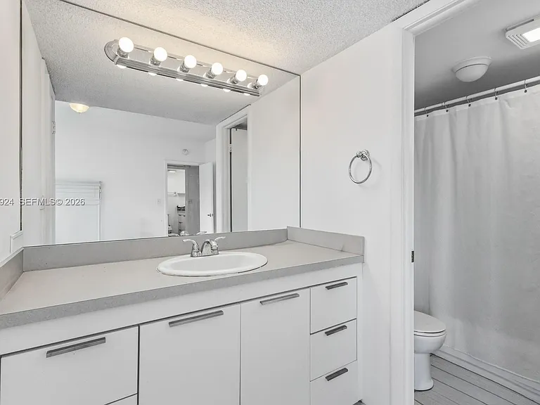 575 Crandon Blvd #413 — Photo 16