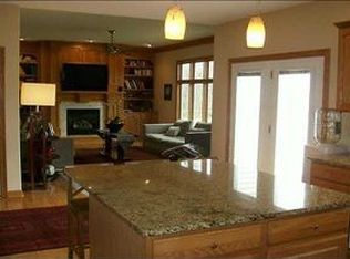 5769 Chatham Cir, Johnston, IA 50131