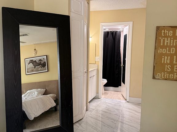 3rd image of 3710 Inverrary Dr APT 2S