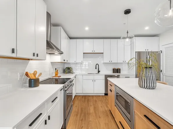 20 Audubon Way Unit 102, Canton, MA 02021