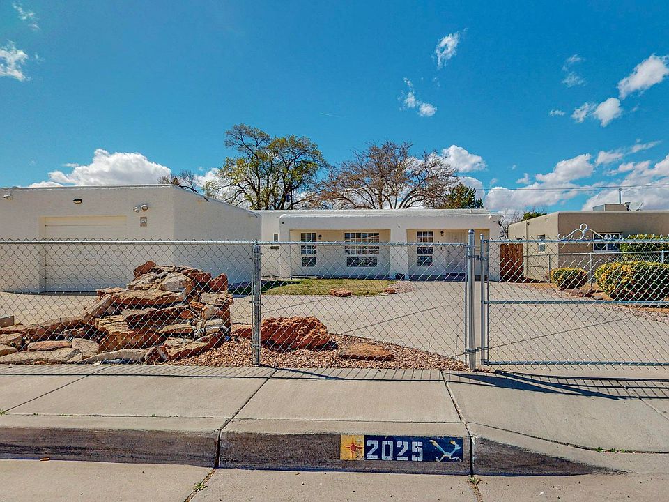 1st image of 2025 Madeira Dr NE
