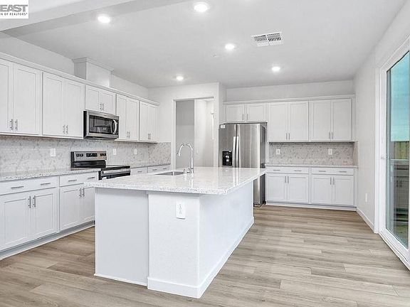 3rd image of 5416 Golden Eagle St