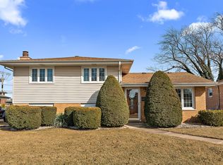 10609 Forest Ln, Chicago Ridge, IL 60415