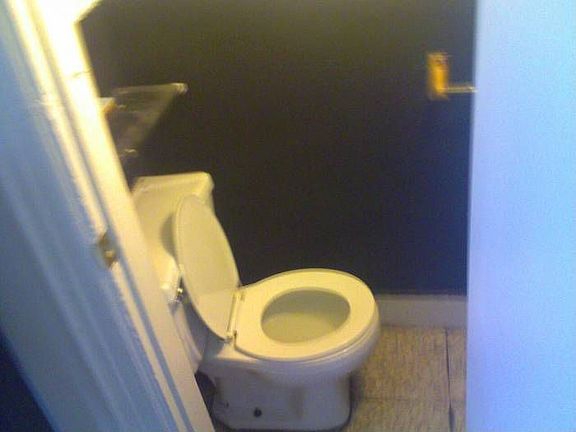 TOILET ROOM