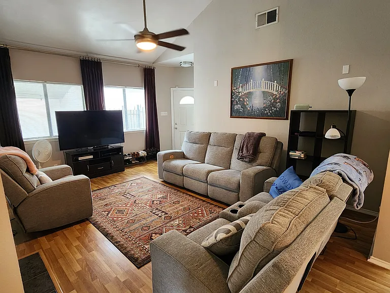 5611 Spring Watch — Photo 3