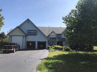 19N169 Woodview Pkwy, Hampshire, IL