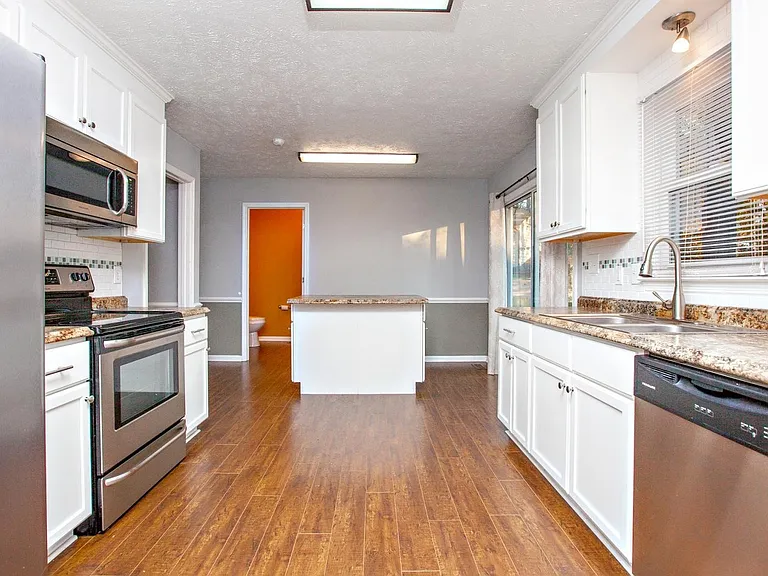 1819 Eichelberger Dr — Photo 25