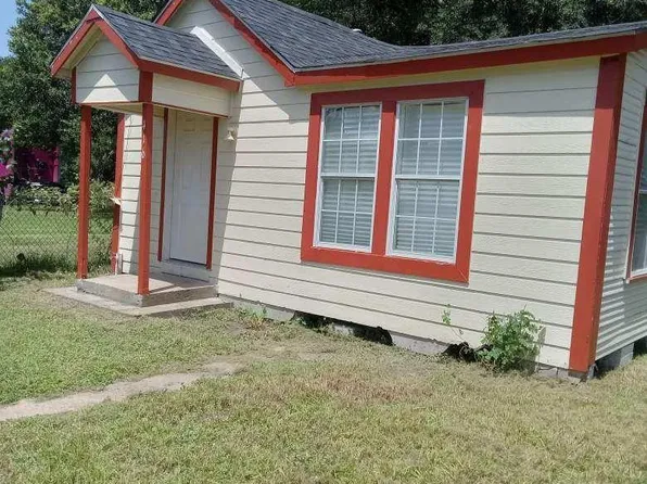 416 N Erskine St, Angleton, TX 77515