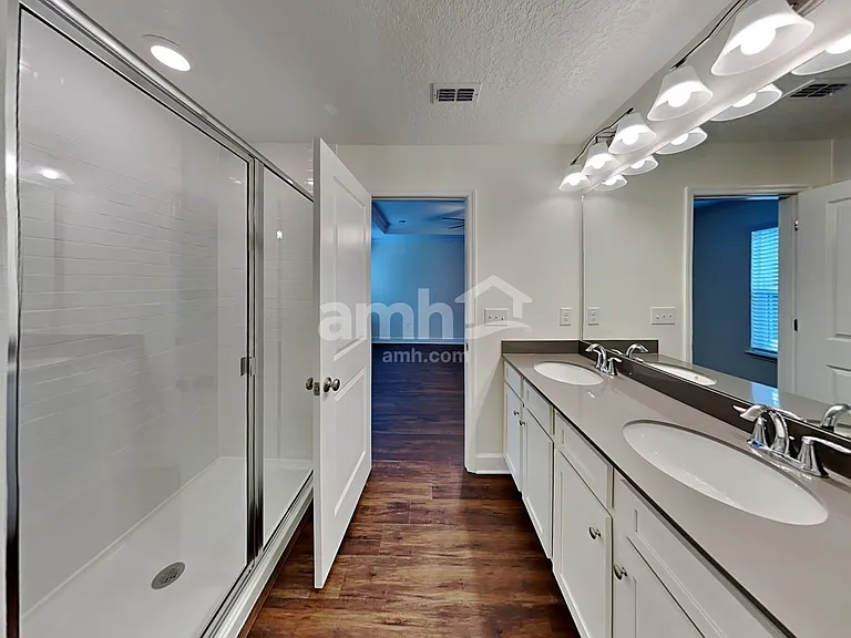 1115 Walden Pond Dr — Photo 13