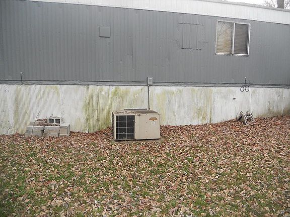 5th image of 319 White Oak St