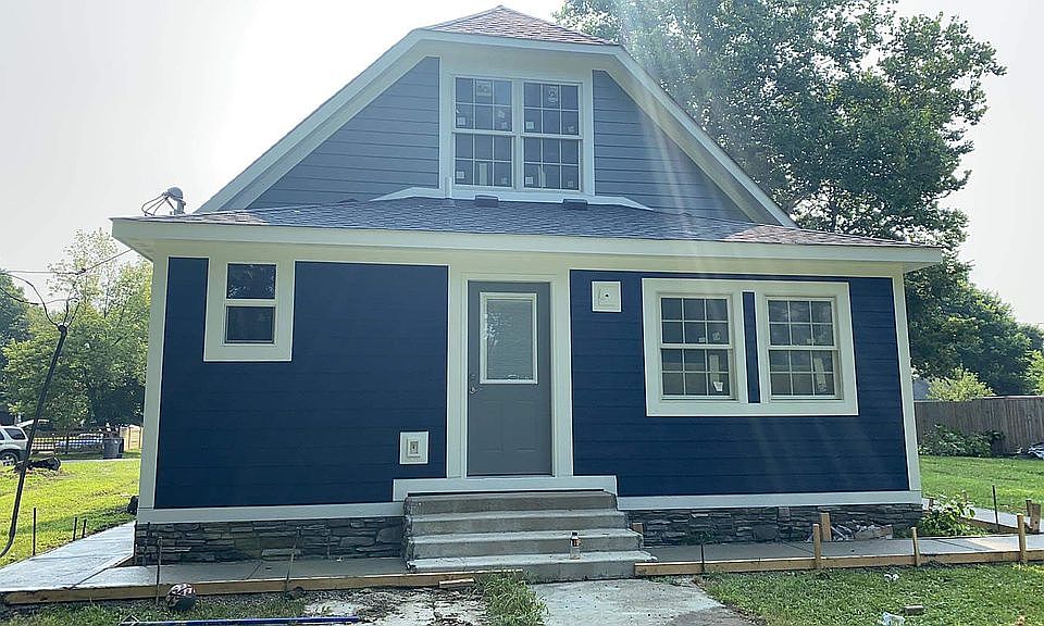 1st image of 1338 Sharon Ave