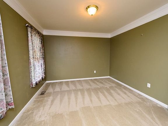 3rd image of 6812 Lakeland Way