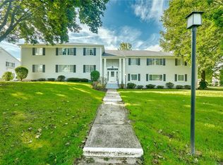 24 Colonial Pkwy APT B, Pittsford, NY 14534