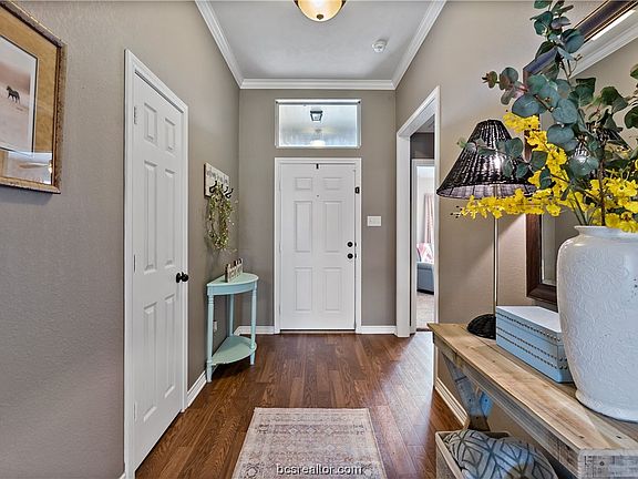 4th image of 1006 Emerald Dove Ave