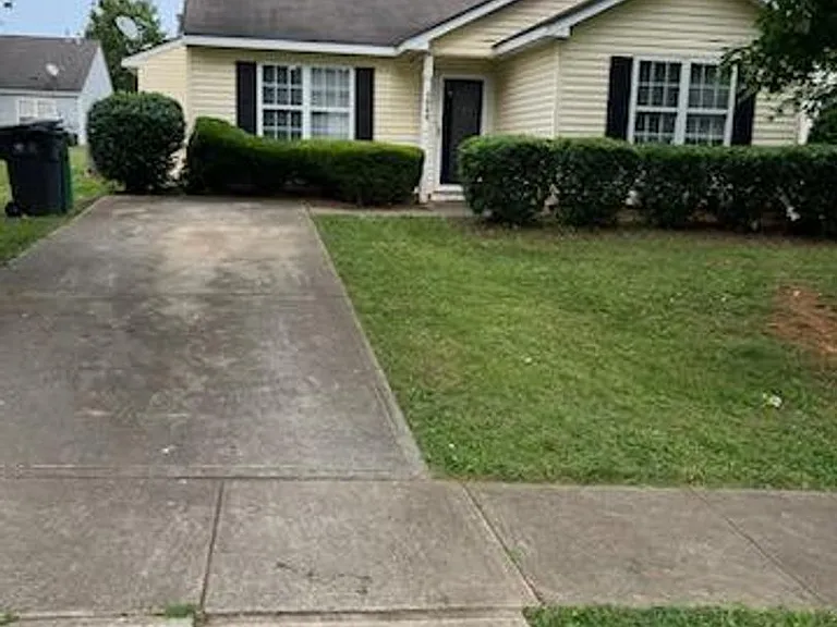 3000 Fairglen Rd — Photo 1