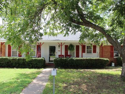 706 Gray St, Bowie, TX, 76230