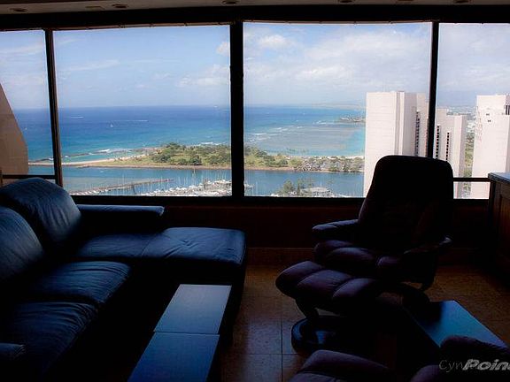 DB4111_LivingRoomView_2