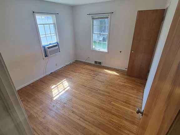 4th image of 8314 Westmoor Rd