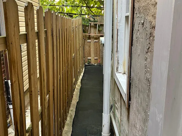 2105 E Monmouth St, Philadelphia, PA 19134