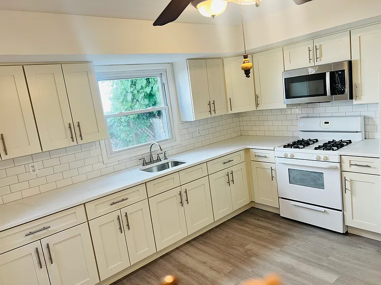 468 Klondike Ave #1 — Photo 2