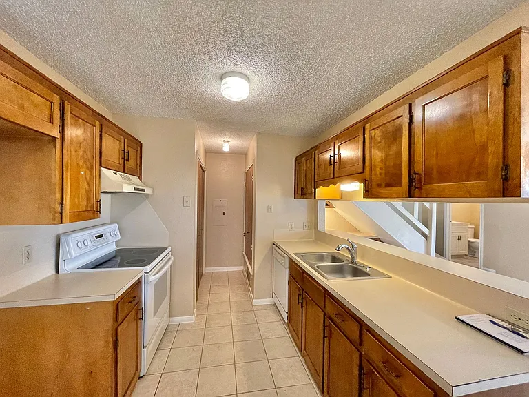 4806 Rainbow Cir — Photo 7