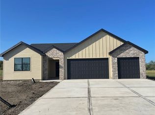 1102 Bluestem Cir, Baldwin City, KS 66006