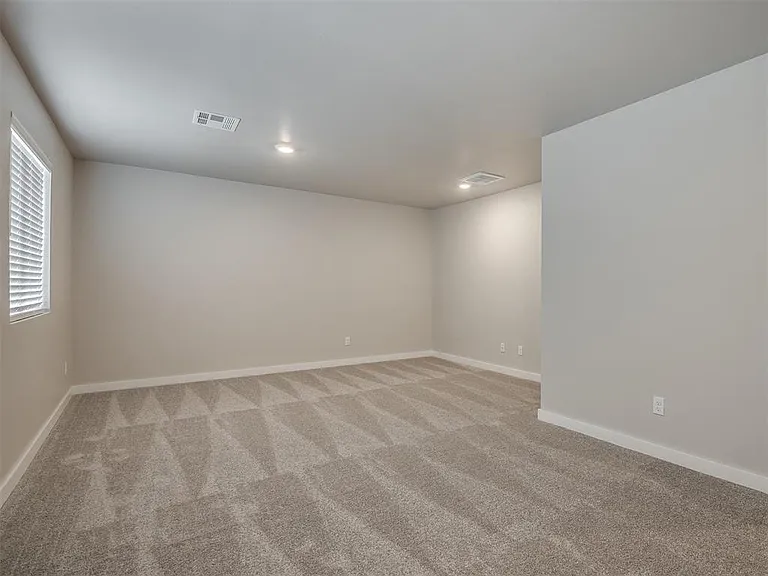 520 NW 176th Ter — Photo 36