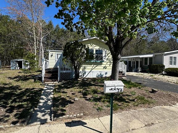 2nd image of 16 Maplewood Dr