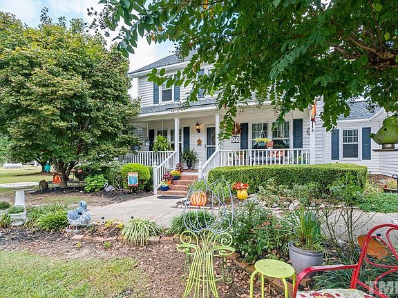 2nd image of 327 Carmil Dr