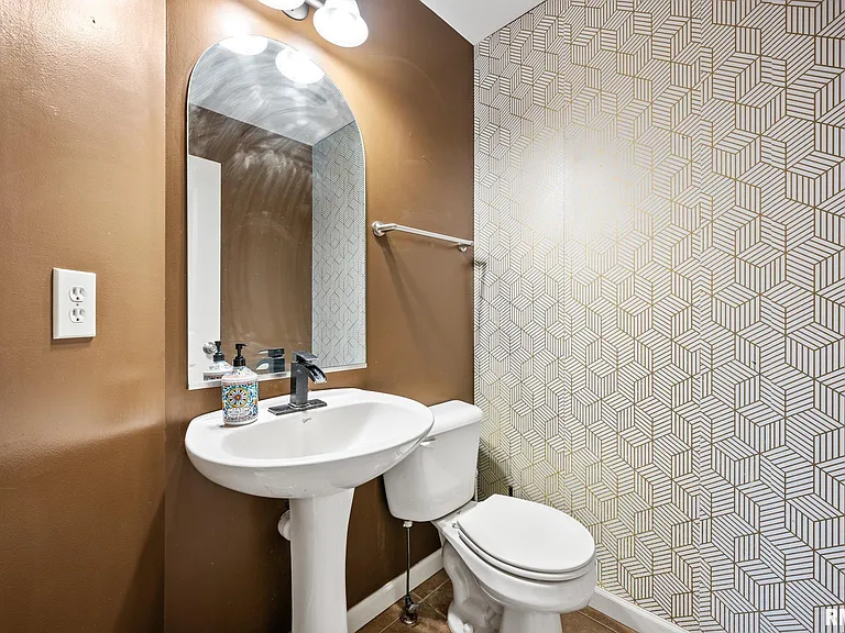 2321 W Kenfield Ct — Photo 13